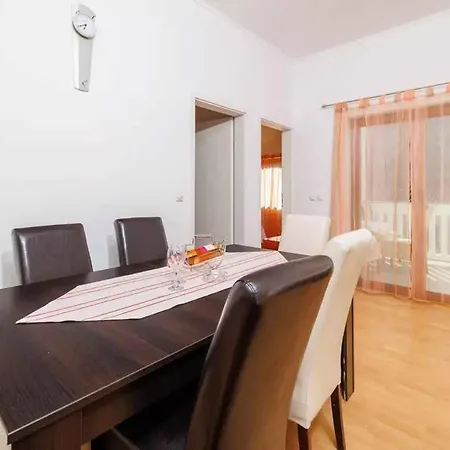 Apartamento In 47579 Grižane