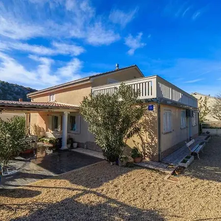 Apartamento In 47579 Grižane