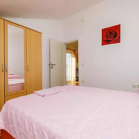 Apartamento In 47579 *